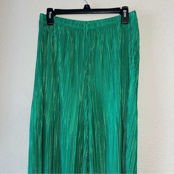 Good American Green Always Fits Plisse Wide Leg Pants - Picture 2 of 8